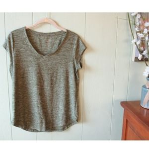 Super cute! Vogo Athletica army green t-shirt Sz S
